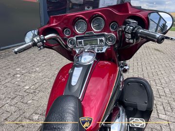 Harley-Davidson Electra Glide Ultra Classic FLHTCU thumbnail 4