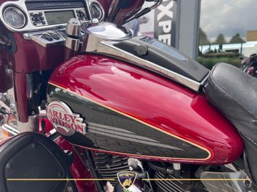 Harley-Davidson Electra Glide Ultra Classic FLHTCU thumbnail 5