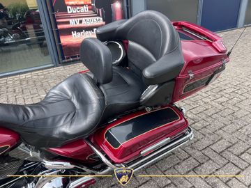 Harley-Davidson Electra Glide Ultra Classic FLHTCU thumbnail 6