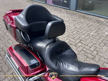 Harley-Davidson Electra Glide Ultra Classic FLHTCU thumbnail 7