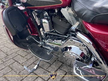 Harley-Davidson Electra Glide Ultra Classic FLHTCU thumbnail 9