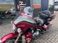 Harley-Davidson Electra Glide Ultra Classic FLHTCU thumbnail 2