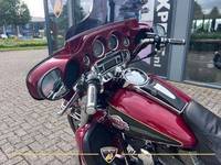 Harley-Davidson Electra Glide Ultra Classic FLHTCU thumbnail 3