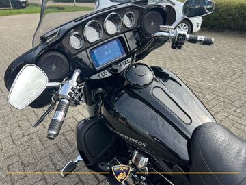 Harley-Davidson Electra Glide Ultra Limited CVO FLHTKSE thumbnail 4