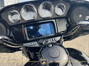 Harley-Davidson Electra Glide Ultra Limited CVO FLHTKSE thumbnail 5