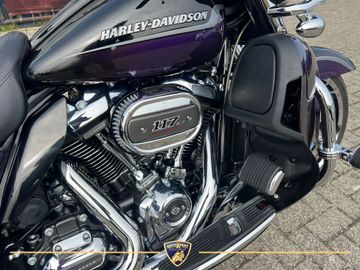 Harley-Davidson Electra Glide Ultra Limited CVO FLHTKSE thumbnail 7