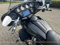 Harley-Davidson Electra Glide Ultra Limited CVO FLHTKSE thumbnail 4