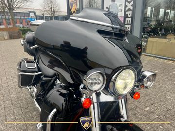 Harley-Davidson Electra Glide Ultra Limited FLHTK thumbnail 3