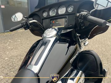 Harley-Davidson Electra Glide Ultra Limited FLHTK thumbnail 4