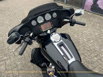 Harley-Davidson Electra Glide Ultra Limited FLHTK thumbnail 5