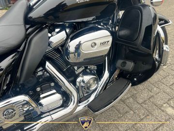 Harley-Davidson Electra Glide Ultra Limited FLHTK thumbnail 10