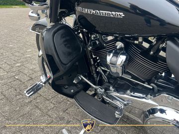 Harley-Davidson Electra Glide Ultra Limited FLHTK thumbnail 11