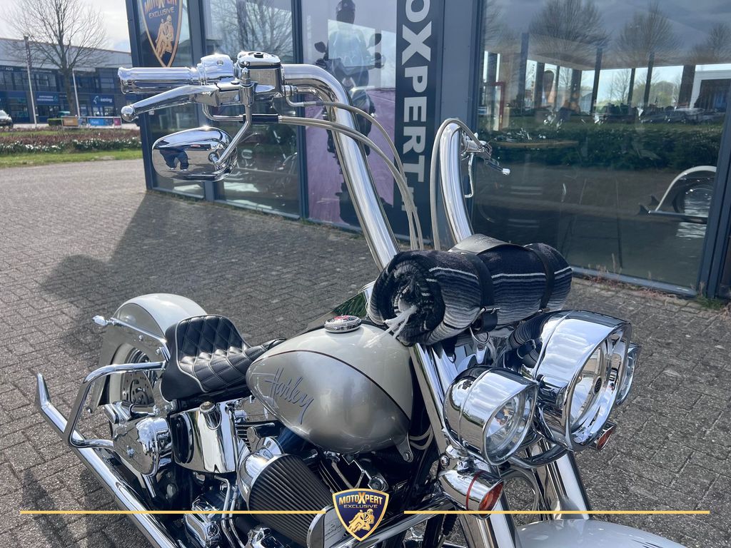 Harley-Davidson Heritage Softail Deluxe FLSTNI thumbnail 3