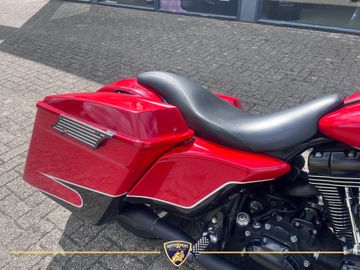 Harley-Davidson Road Glide thumbnail 8