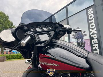Harley-Davidson Street Glide CVO FLHXSE thumbnail 2
