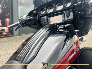 Harley-Davidson Street Glide CVO FLHXSE thumbnail 3