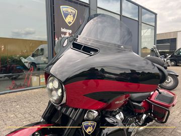Harley-Davidson Street Glide CVO FLHXSE thumbnail 4
