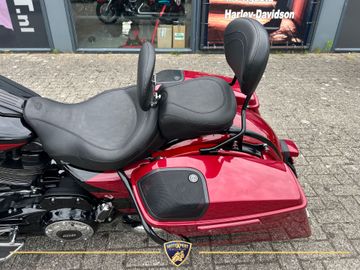 Harley-Davidson Street Glide CVO FLHXSE thumbnail 5