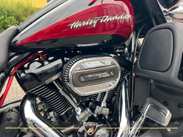 Harley-Davidson Street Glide CVO FLHXSE thumbnail 11
