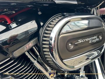 Harley-Davidson Street Glide CVO FLHXSE thumbnail 12